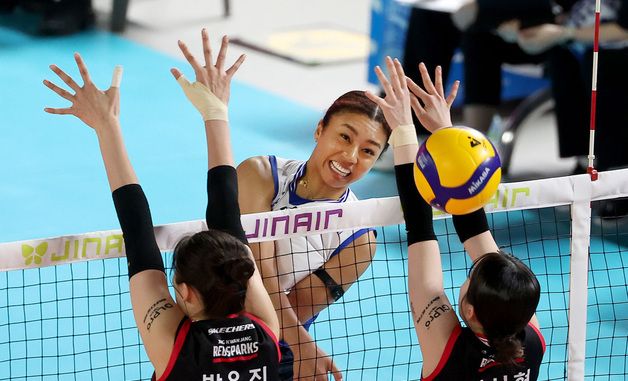 스파이크 때리는 자스티스