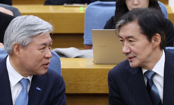 대화하는 조국·서왕진