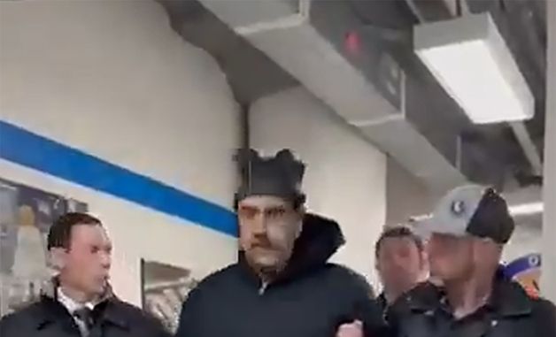 미국 마약단속국 요원에 붙잡혀 가는 마두로 대통령