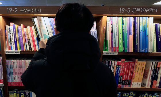 공무원 처우 개선-채용 규모 확대에 공시생 주목