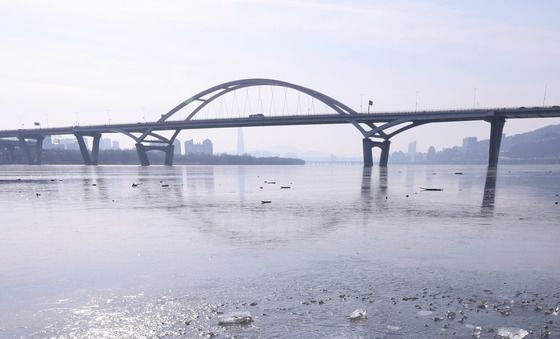 올 겨울 한강 첫 결빙