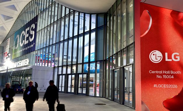 CES 전시장의 LG전자 광고