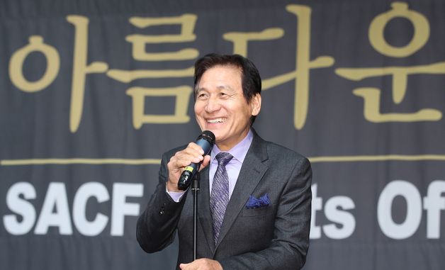 '국민배우' 안성기 향년 74세로 별세