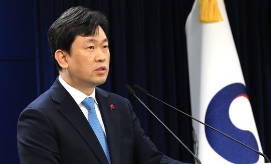 정례브리핑하는 윤민호 통일부 대변인