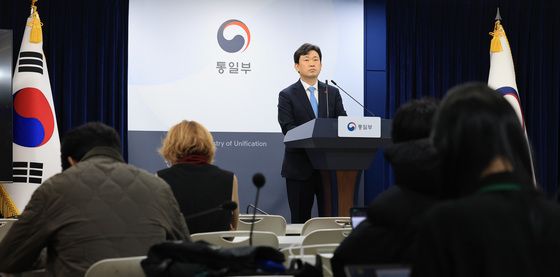 정례브리핑하는 윤민호 통일부 대변인