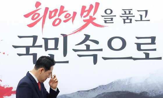 생각 잠긴 장동혁 대표