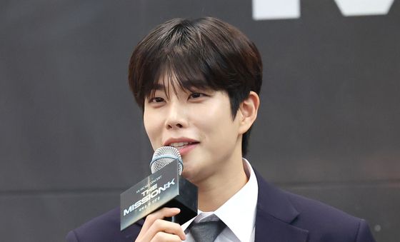 인사말 하는 아스트로 MJ