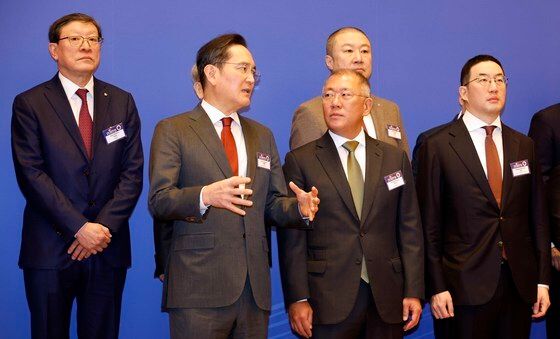 대화하는 이재용·정의선 회장