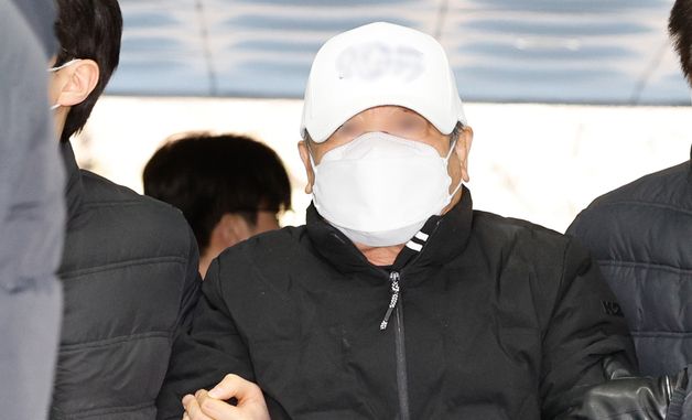 영장실질심사 출석하는 70대 택시 운전사