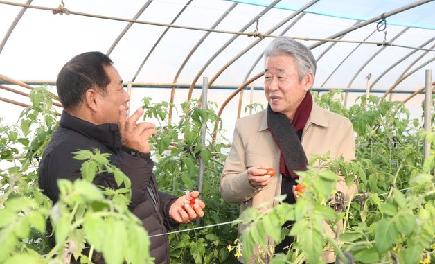 강호동 농협 회장, 새해 첫 현장경영으로 스마트팜 방문