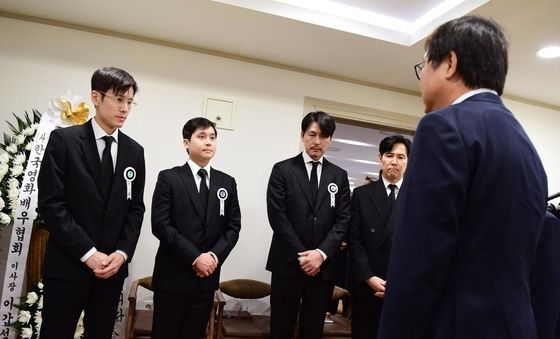 고 안성기 배우 빈소 찾은 최휘영 장관
