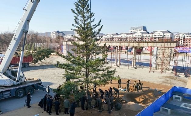 김정은, 러 파병 북한군 기념관 방문…"시대의 대기념비"