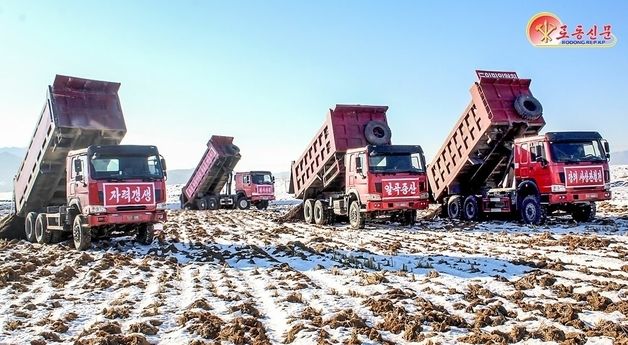 北, 농촌에 거름 집중수송…"자력갱생" 강조