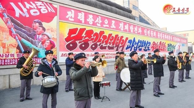 北 대학생들, 평양화력발전소에서 경제선동활동