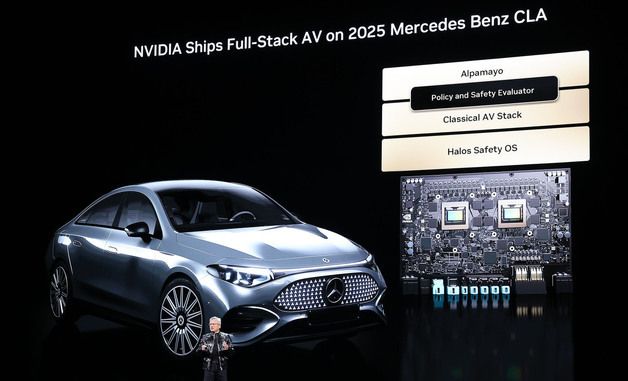 [CES2026] 기조연설 도중 벤츠 협업 발표하는 젠슨 황 CEO