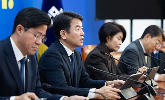 민주, 새 원내대표 선출 전까지 문진석 대행 체제