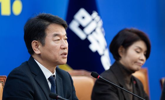 발언하는 문진석