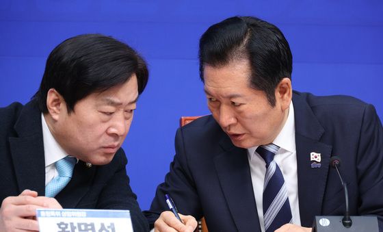 현안 논의하는 정청래 대표