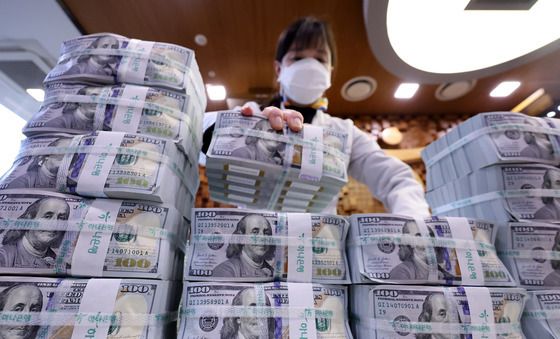 고환율 대응 여파…외환보유액 4280억 달러로 감소