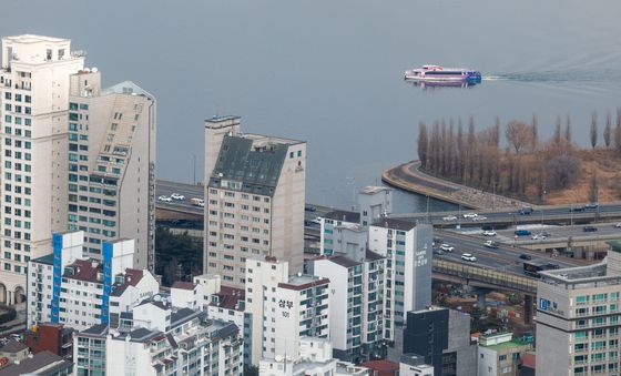 도심 속 운항하는 한강버스