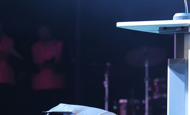 큰절 올리는 김민석 총리