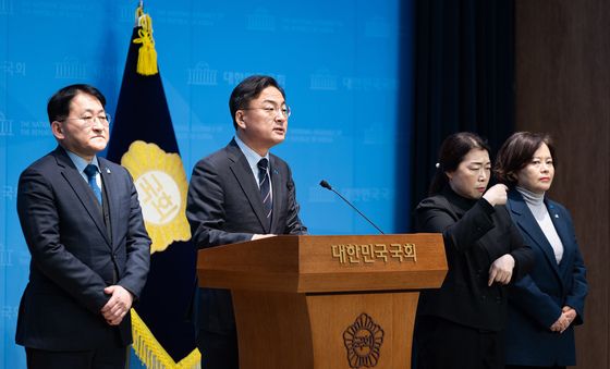 돈 공천 근절 기자회견하는 조국혁신당 의원들