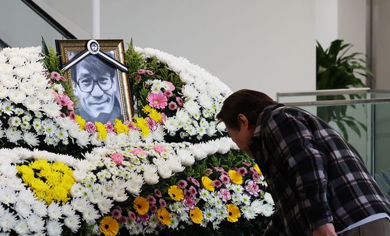 고 안성기 추모하는 시민들