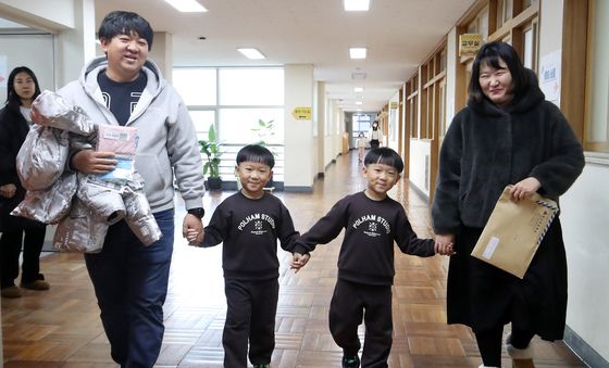 '쌍둥이 초등학교 입학해요'
