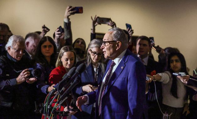 [포토] 마두로 축출 작전 브리핑받은 척 슈머 원내대표