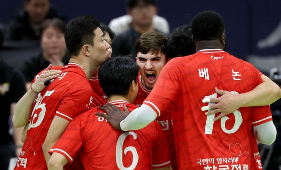 데뷔전 무사웰 '11점 득점, 블로킹 5개 맹활약'