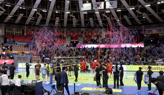 기뻐하는 한국전력 선수들