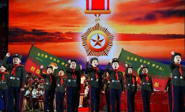 北, 학생소년 설맞이 공연 조명…'후대 사업' 강조