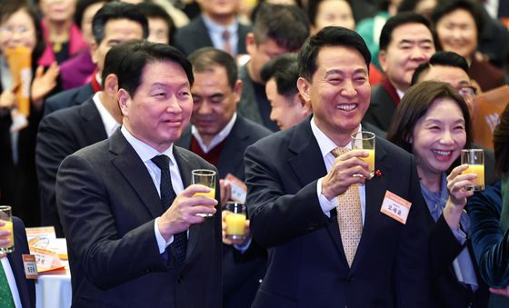 건배하는 오세훈 시장과 최태원 회장