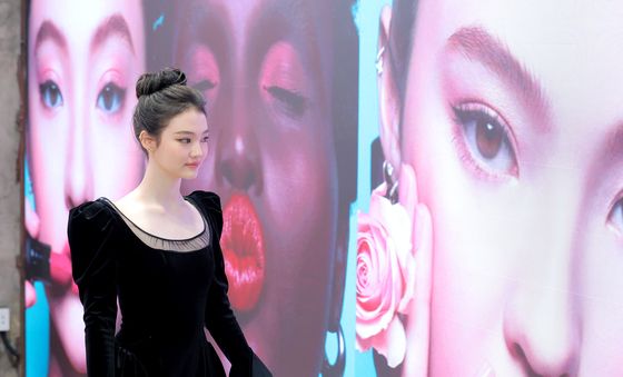 엘라, 키스를 부르는 비주얼