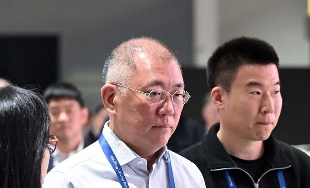 [CES2026] '모베드' 시연 참관하는 정의선 회장