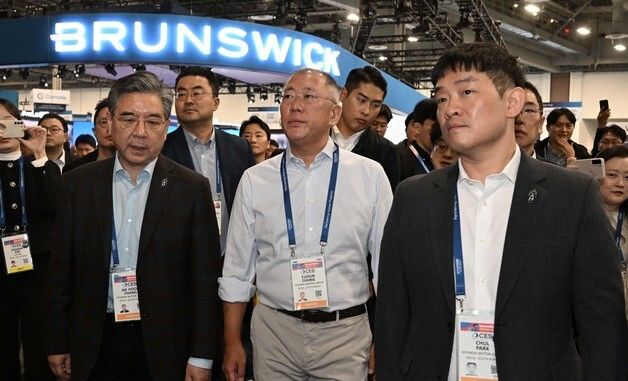 [CES2026] 퀄컴 부스 향하는 정의선 회장