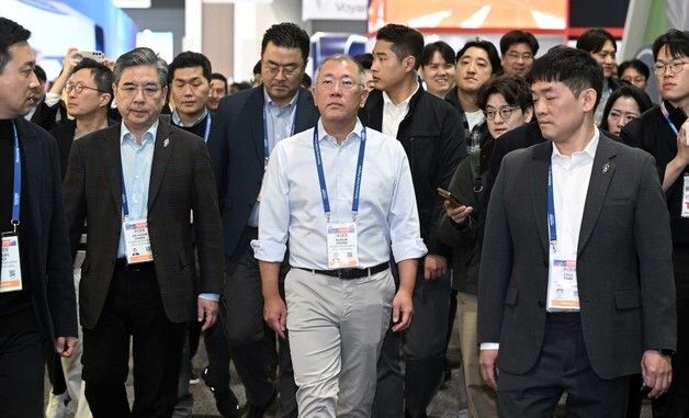 [CES2026] 퀄컴 부스 이동하는 정의선 현대차그룹 회장