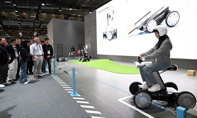 [CES2026] '모베드' 시연 살펴보는 정의선 회장