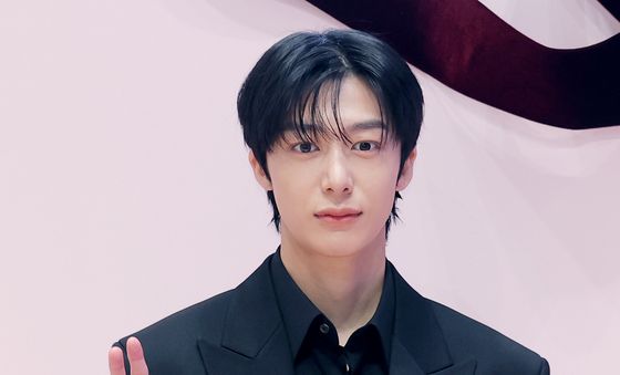 형원, 젠틀맨 손 인사