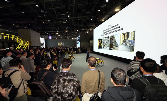 [CES 2026]현대차 전시관 '인산인해'