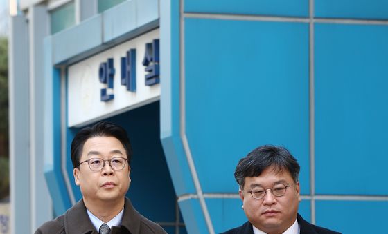 서해 피살 공무원사건 직권남용 혐의 고발장 든 野