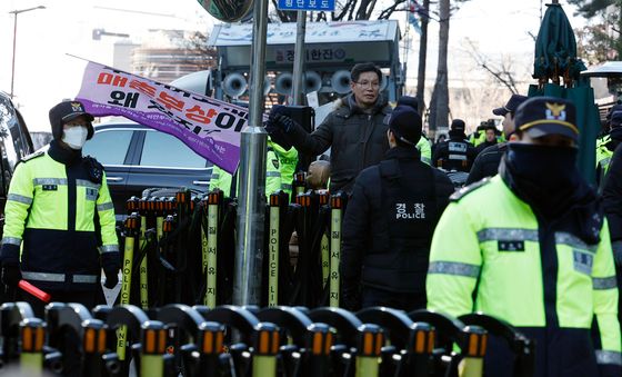 '이런 얼빠진…' 대통령도 비판한 '평화의 소녀상' 철거 시위 단체 대표