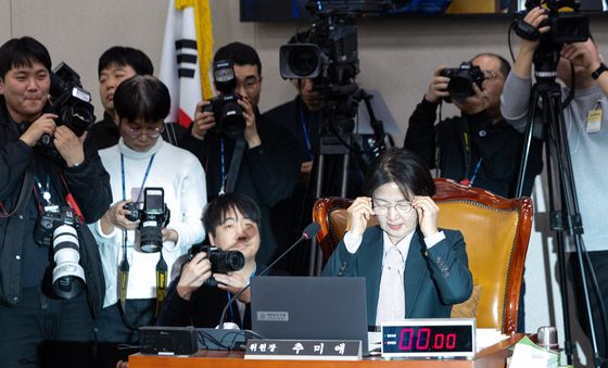 법사위 제3차 전체회의 주재하는 추미애 위원장