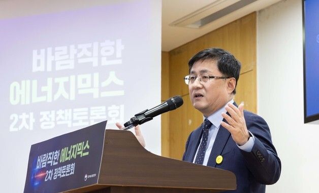정책토론회서 인사말하는 김성환 장관