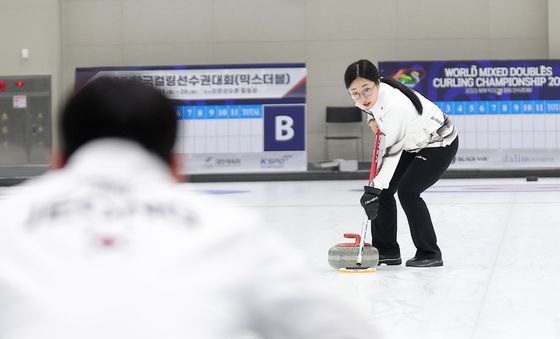훈련하는 컬링 믹스더블 김선영·정영석