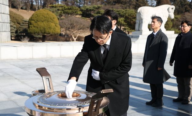 백승보 조달청장, 새해를 맞아 현충원 참배
