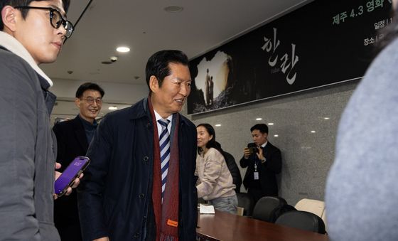 영화 '한란' 국회 상영회 들어서는 정청래 민주당 대표