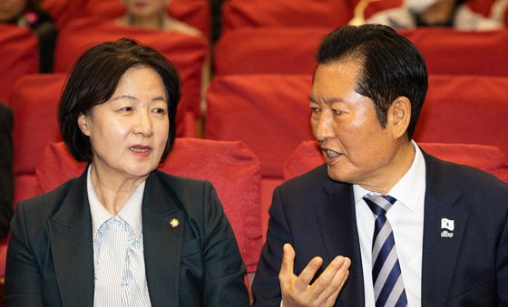 대화 나누는 정청래 대표와 추미애 법사위원장