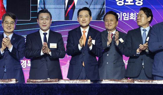 대한민국시도민연합회장 이취임식 축하하는 장동혁 대표