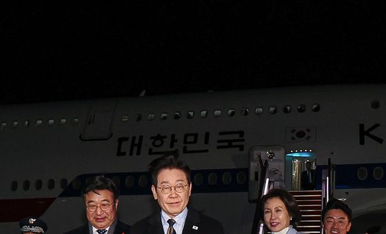 중국 국빈방문 일정 마귀고 귀국한 이재명 대통령
